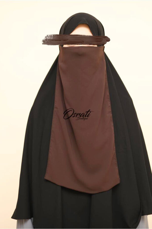 Ontdek de Lithaam Dark Brown bij Osrati Boutique. Een stijlvolle en elegante donkere bruine Lithaam, perfect voor een verfijnde en chique uitstraling.
