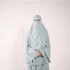 Ontdek de Tie Back Niqaab Mint bij Osrati Boutique. Een stijlvolle mintgroene niqaab met een tie-back ontwerp, ideaal voor een bescheiden en verfijnde uitstraling.