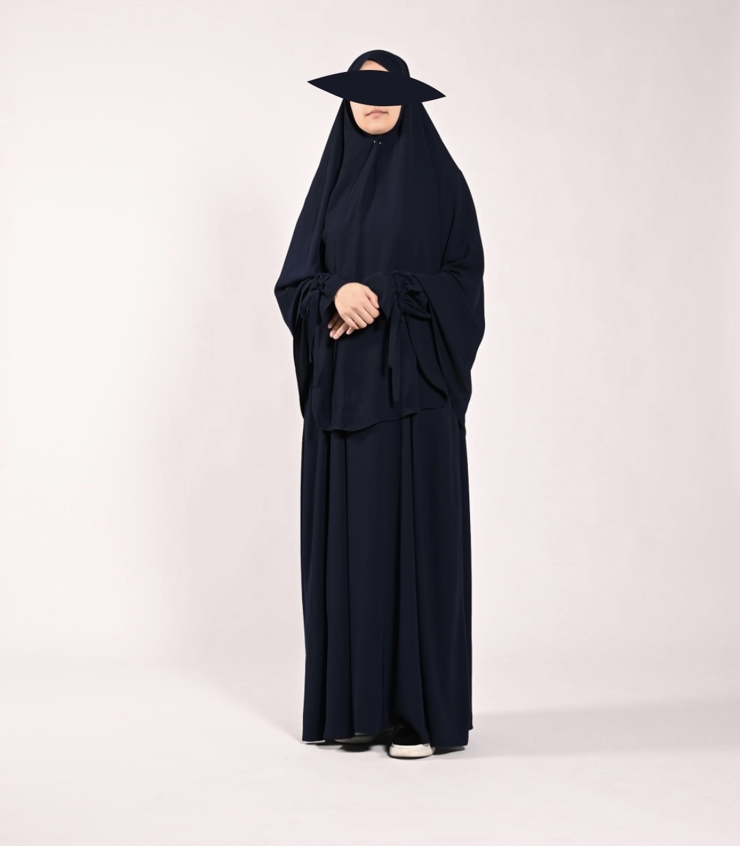 Ontdek de Basic Heup Navy bij Osrati Boutique. Een elegante navy heup khimaar, perfect voor een bescheiden en stijlvolle uitstraling.
