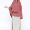 Ontdek de Basic Heup Terracotta bij Osrati Boutique. Een stijlvolle terracotta heup khimaar, perfect voor een elegante en bescheiden uitstraling.