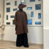 Ontdek de Warme Poncho Brown bij Osrati Boutique. Een stijlvolle en comfortabele bruine poncho, perfect voor koude dagen en casual looks.
