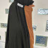 Ontdek de Lithaam in Toffee bij Osrati Boutique. Stijlvolle en comfortabele gezichtsbedekking in een warme toffee-kleur.