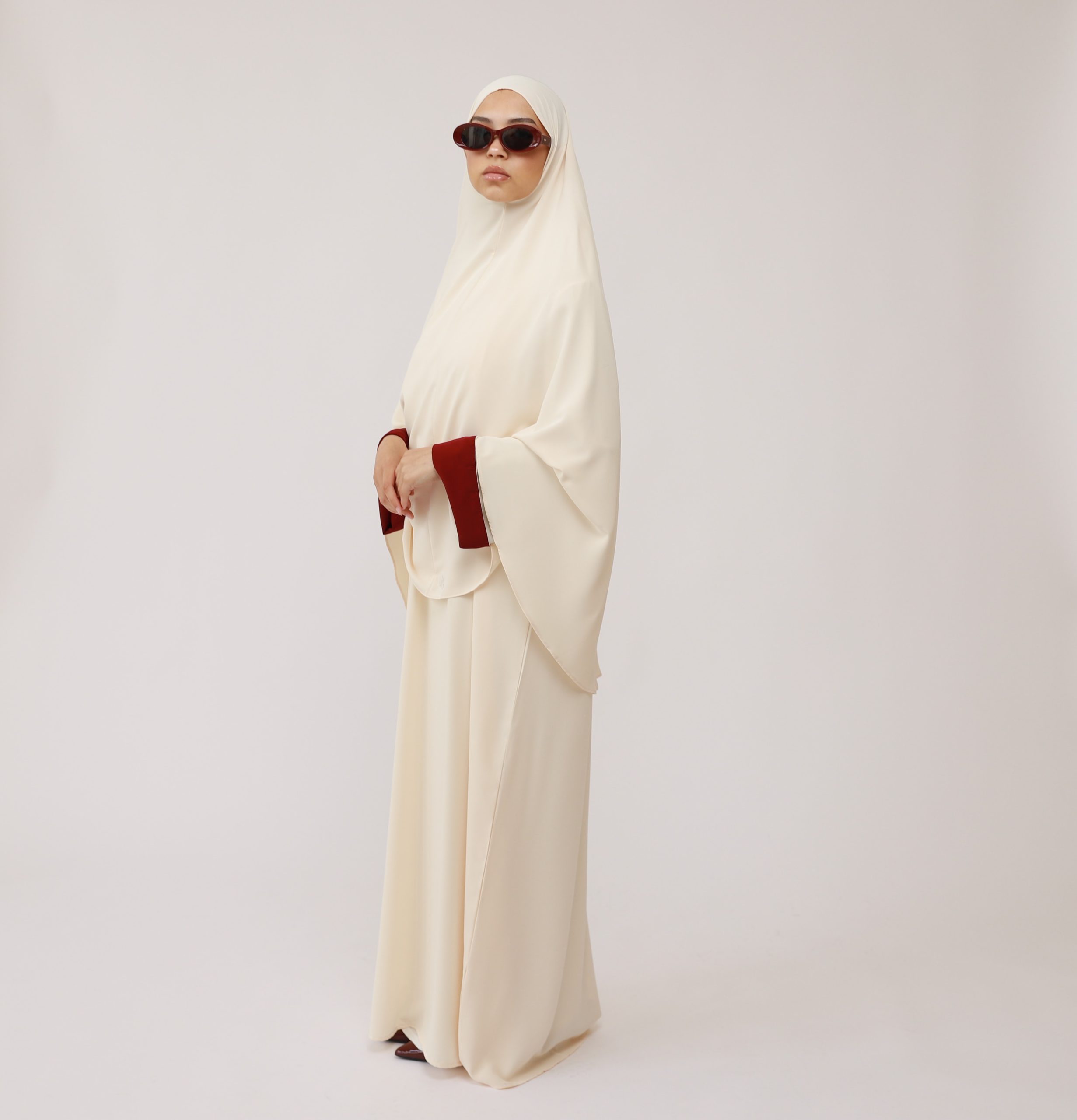 INSIDE OUT SLEEVE ABAYA - CREAM & BURGUNDY