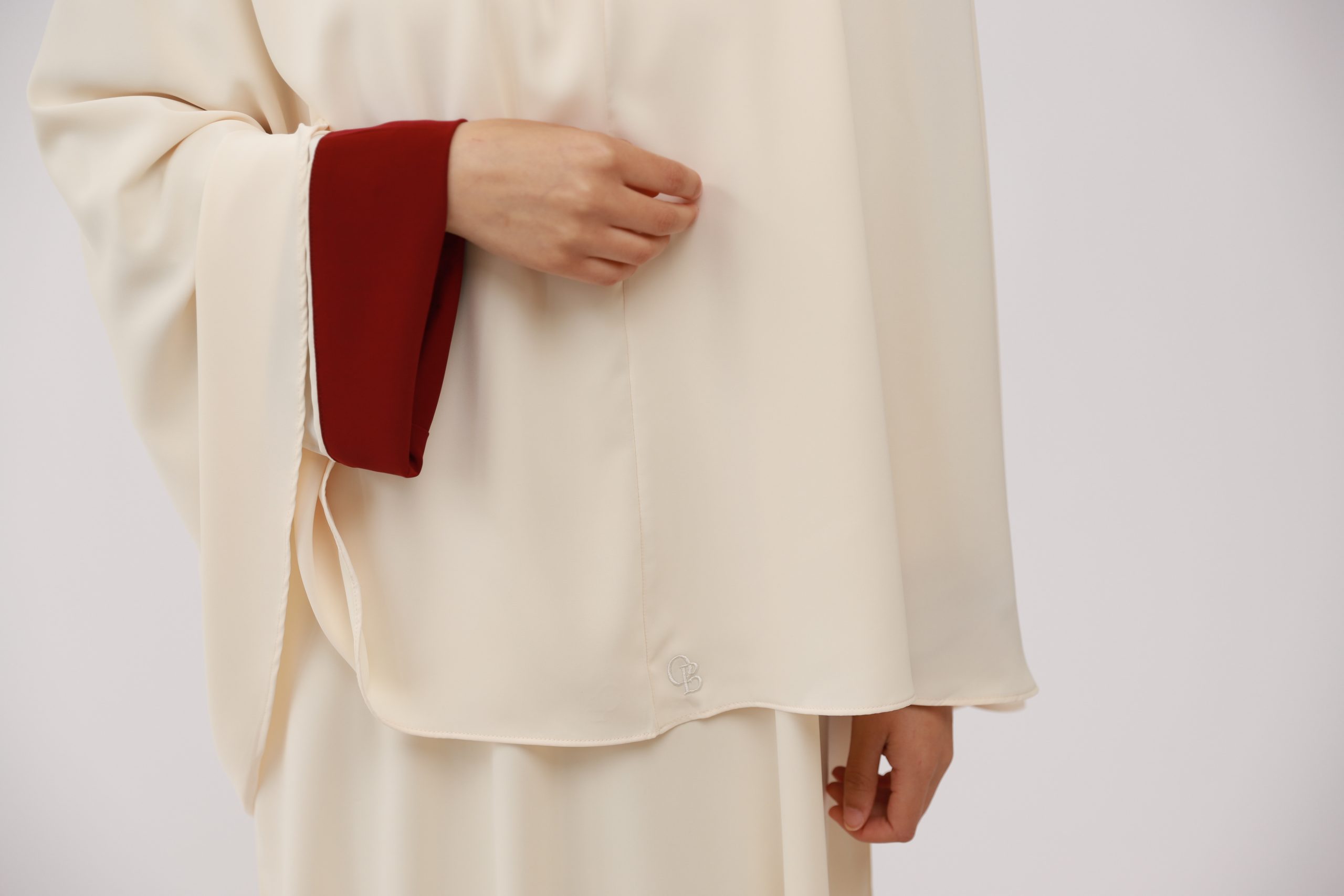 INSIDE OUT SLEEVE ABAYA - CREAM & BURGUNDY - Afbeelding 4